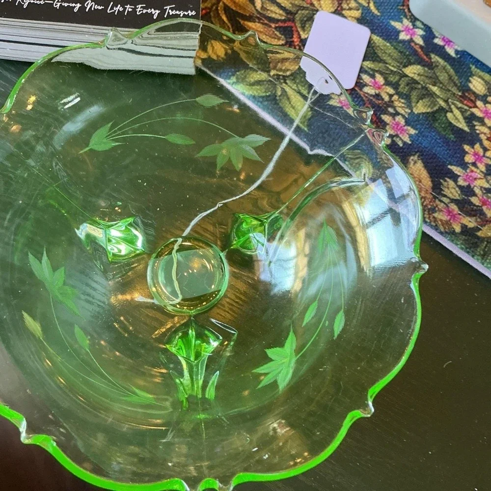 Lancaster uranium glass